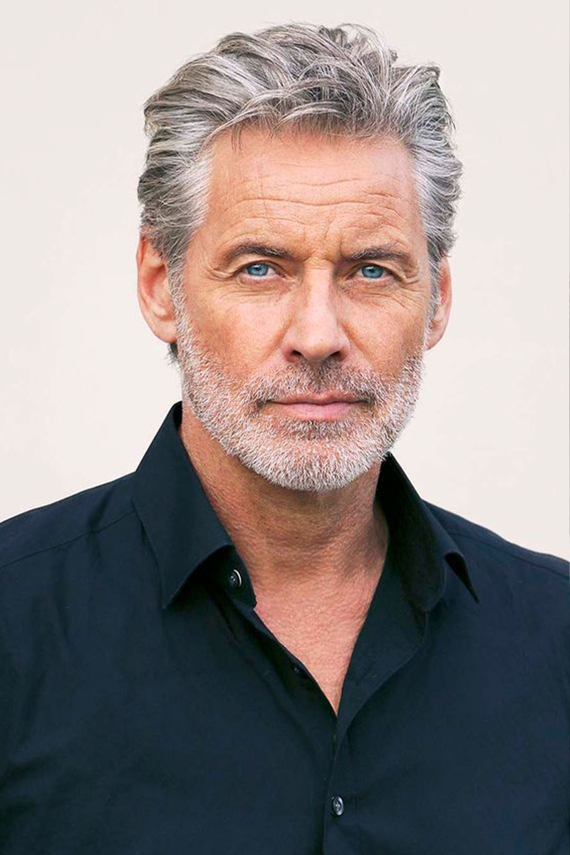 How to Manage Grey Hair